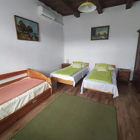 Heni Vendégháza Maison d'hôtes