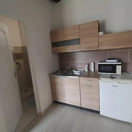 Heni Vendégháza Maison d'hôtes