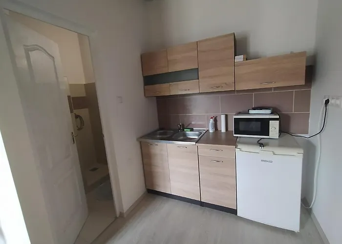 Heni Vendeghaza Гостевой дом